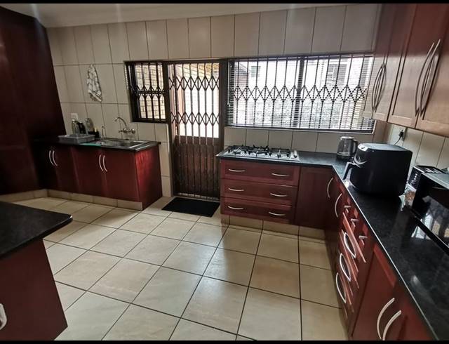 4 BEDROOM HOUSE FOR SALE IN VANDERBIJLPARK SW 5